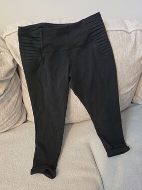Lululemon Black Low Rise Capri Ribbed Panel Leggings Small S 6